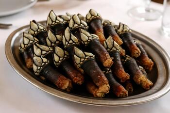 Travessa de percebes em marisqueira